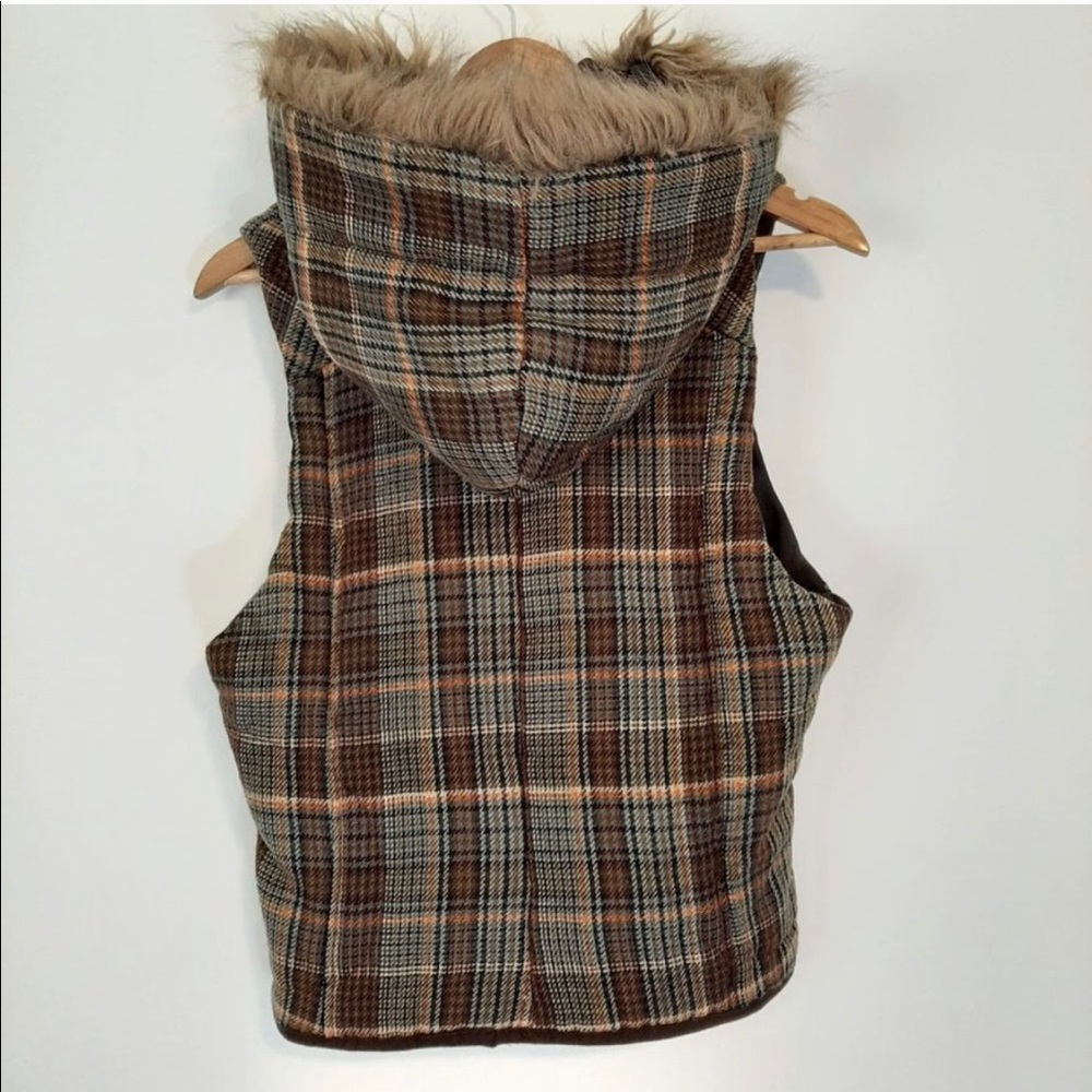 B B Dakota Brown Plaid Fur Hooded Flannel Vest L - Picture 3 of 12